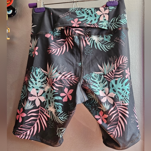 BNWOT Message Factory floral biker shorts - Picture 2 of 6
